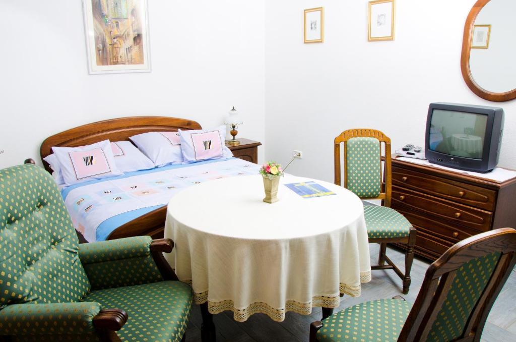 Samson Apartment ハイデゥソボスロー 部屋 写真