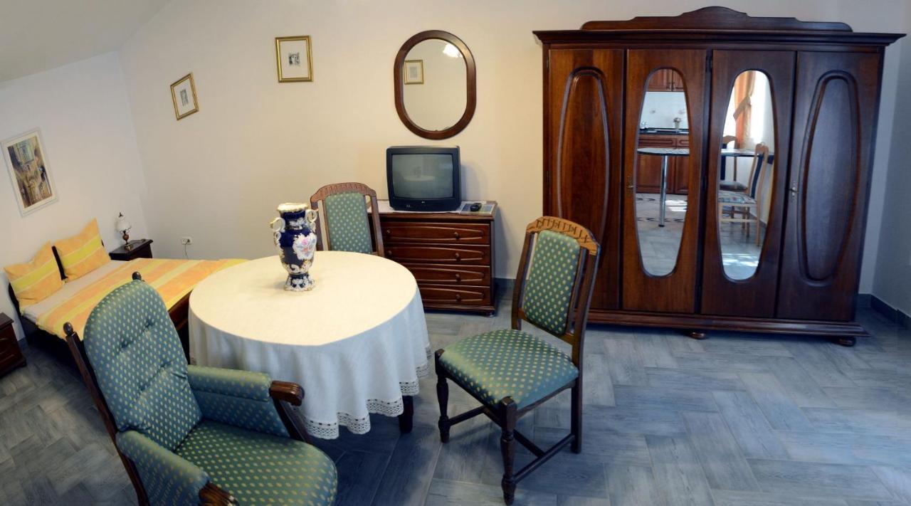 Samson Apartment ハイデゥソボスロー 部屋 写真