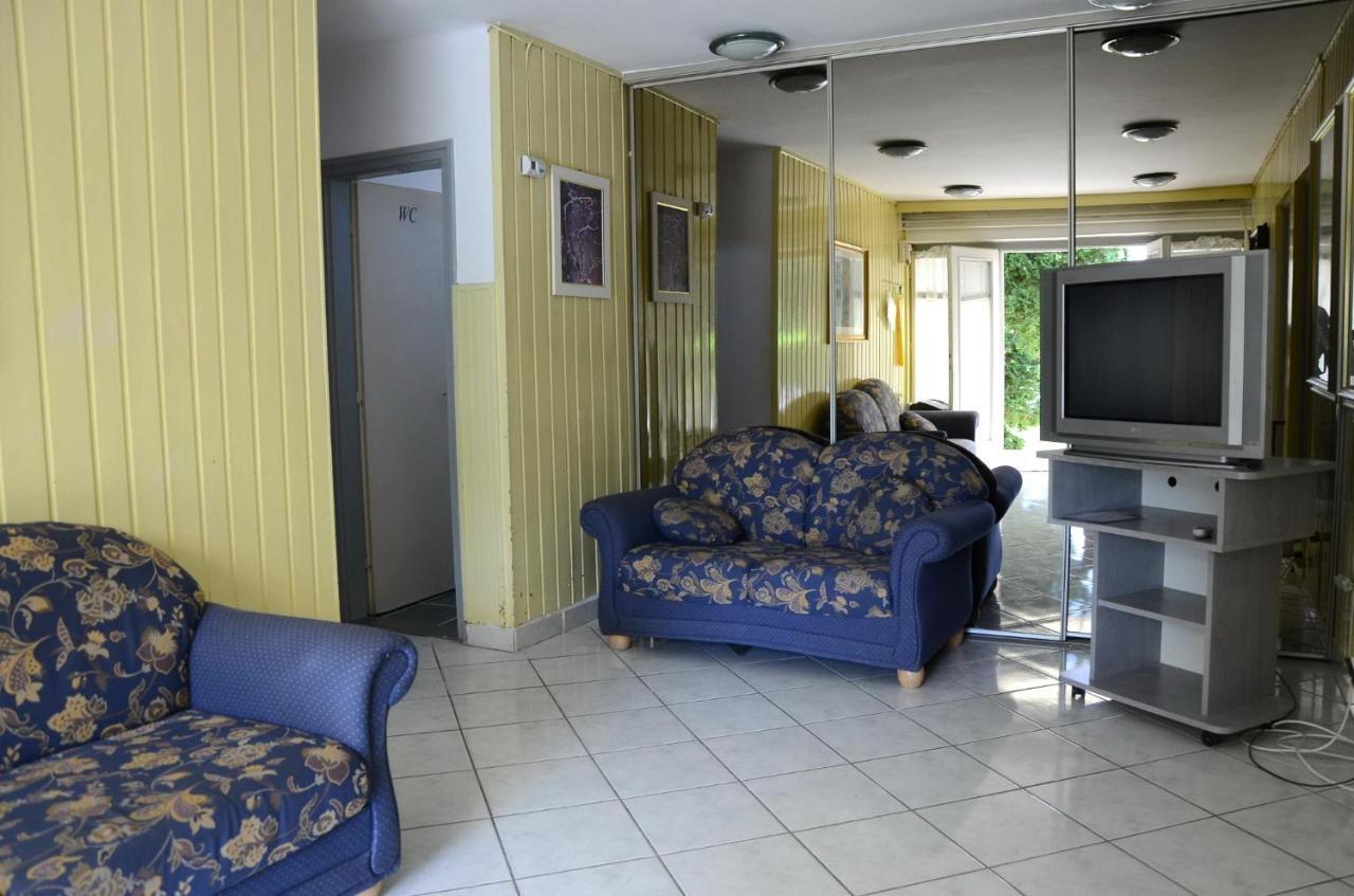 Samson Apartment ハイデゥソボスロー 部屋 写真